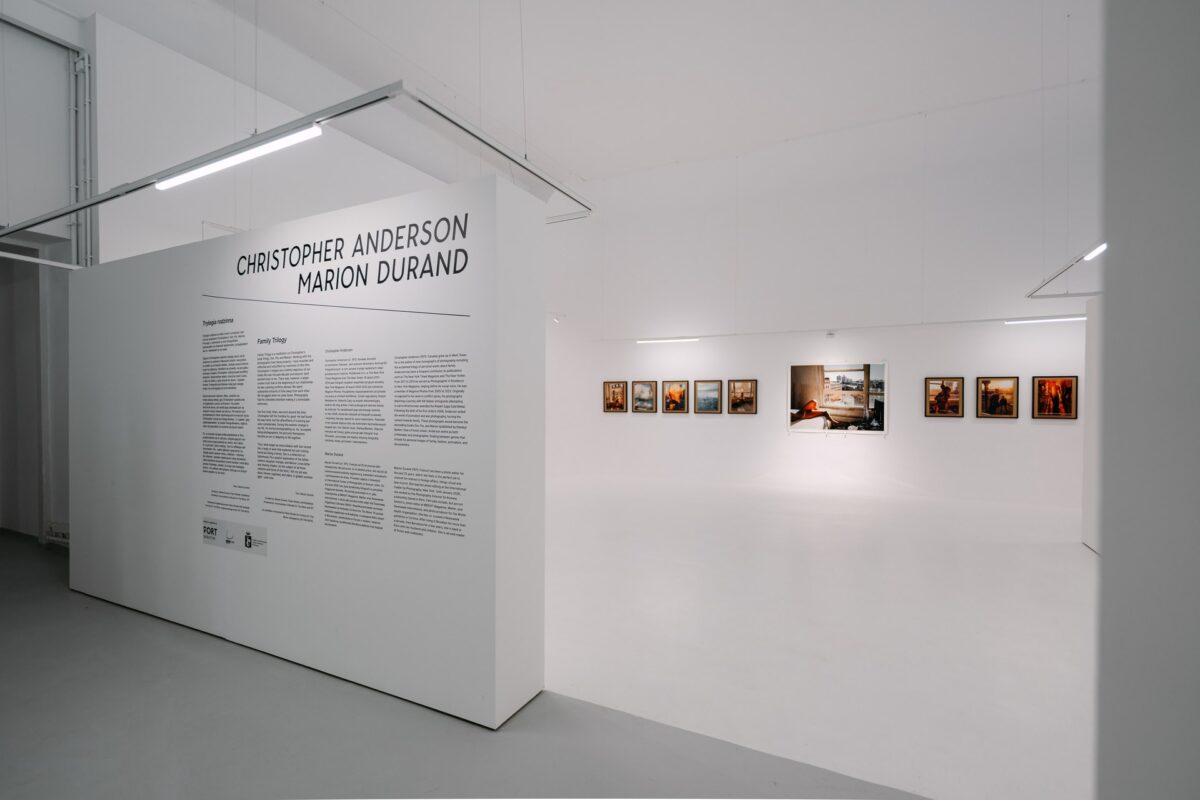Sala wystawy Christophera Andersona i Marion Durand w Instytucie Fotografii Fort