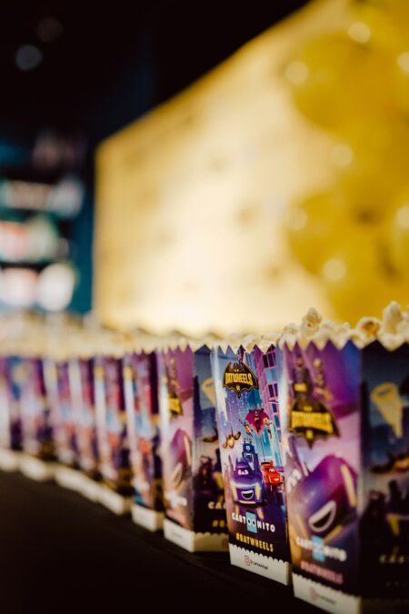 Popcorn w pudełkach Batwheels przygotowany dla gości przedpremiery