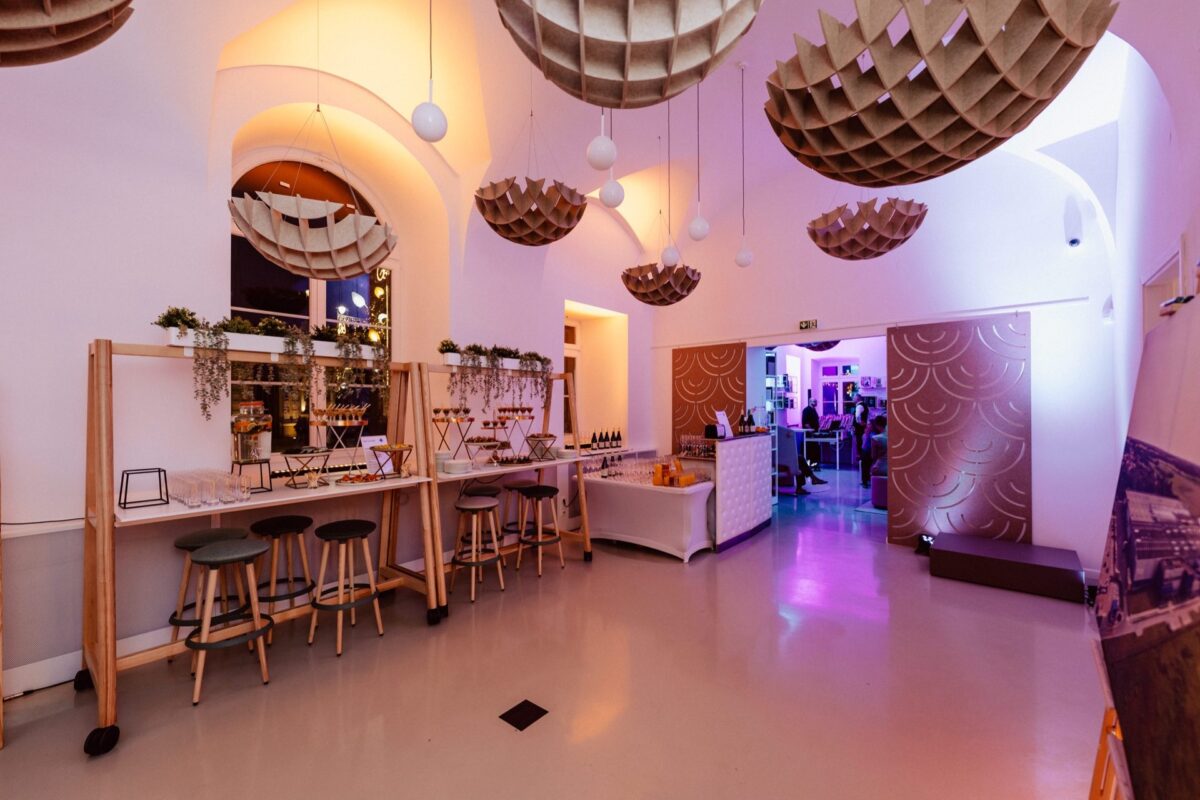 The bar and the Narbutas showroom space before the guests arrive