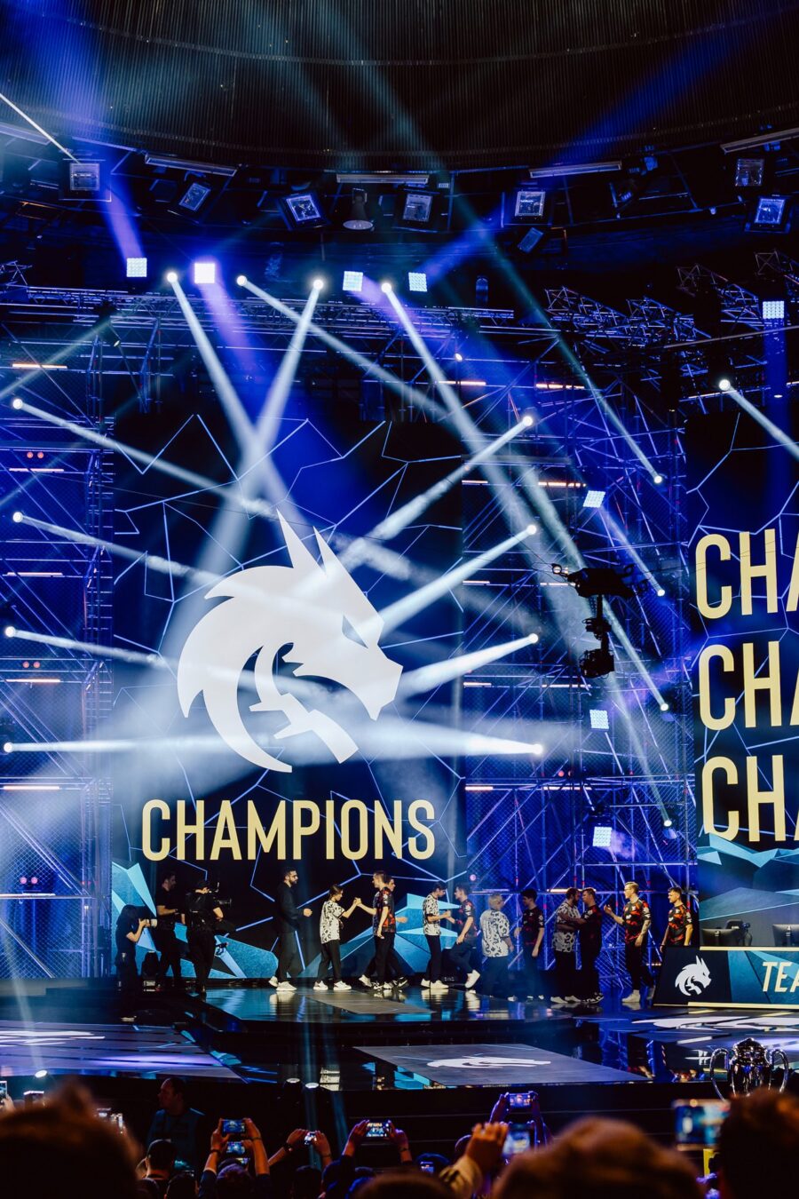 Team Spirit mistrzem IEM Katowice 2024, napis Champions na scenie