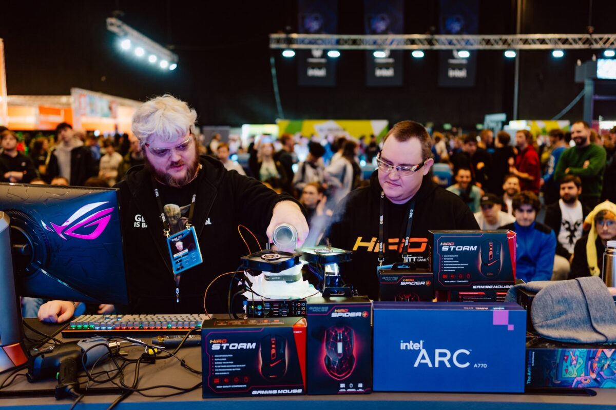 Pokaz ekstremalnego podkręcania z ciekłym azotem przed widzami, IEM Katowice 2024