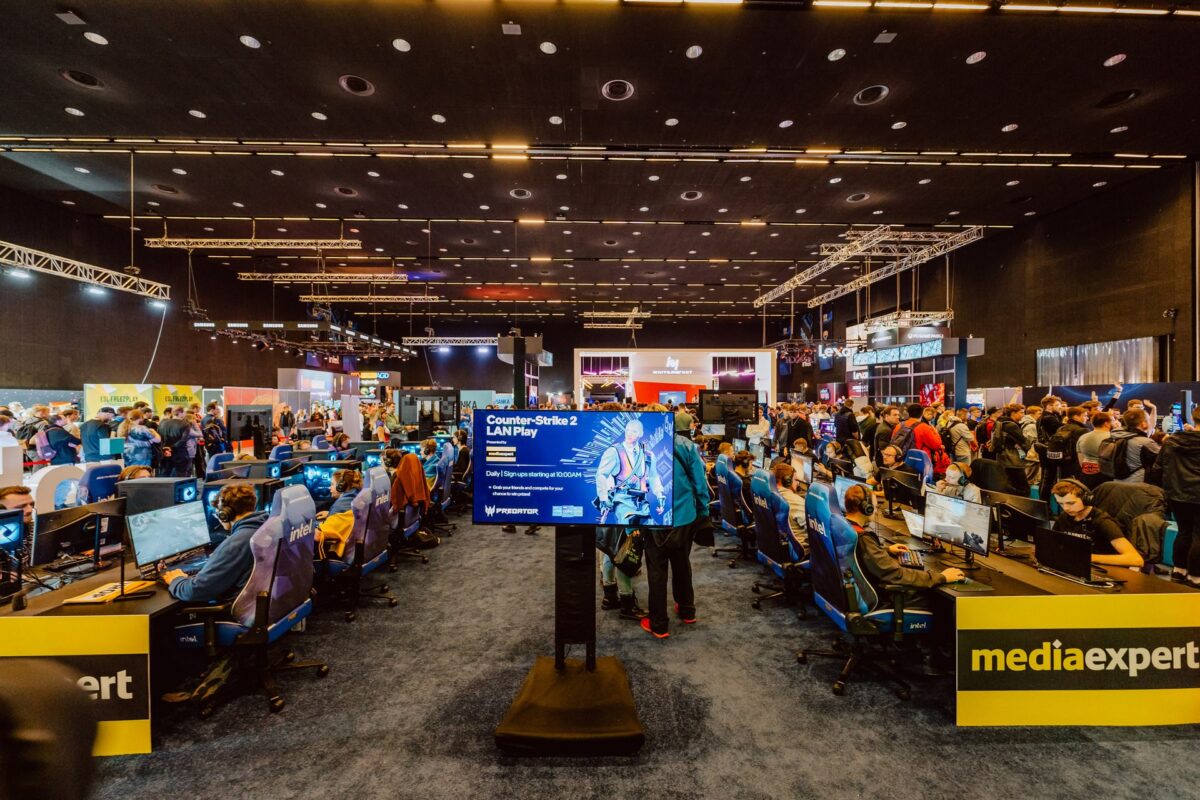 Strefa LAN Media Expert w hali Expo podczas IEM Katowice 2024