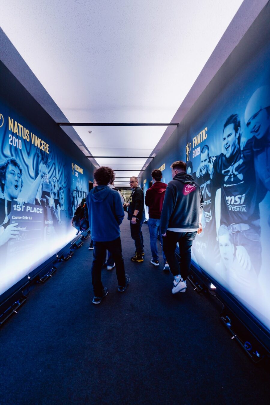 Zawodnicy idą tunelem do areny Spodka, IEM Katowice 2024