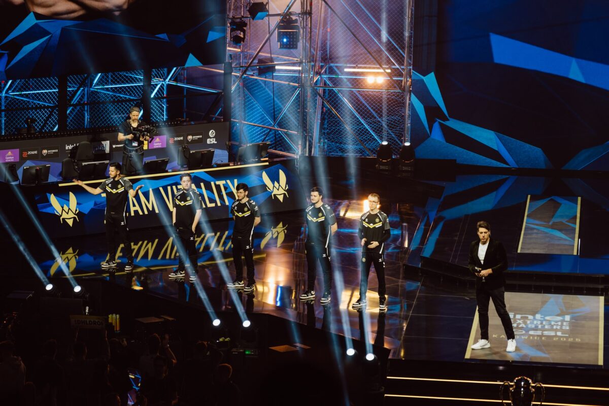 Wyjście drużyny Team Vitality na scenę IEM Katowice 2025